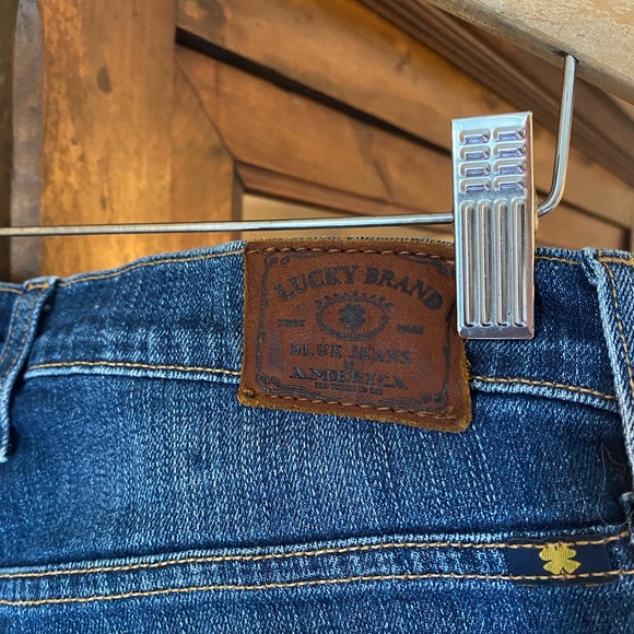 Lucky Brand Crop Leg Boyfriend Jeans - Picture 9 of 9